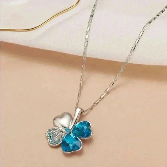 Jewelry - ⚠️Clearance Blue 4 Leaf Clover Silver Necklace